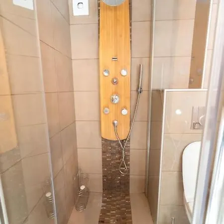 Sk Joli Studio, Le Port, Clim, Tramway, Wifi 17 Bonaparte Appartement *