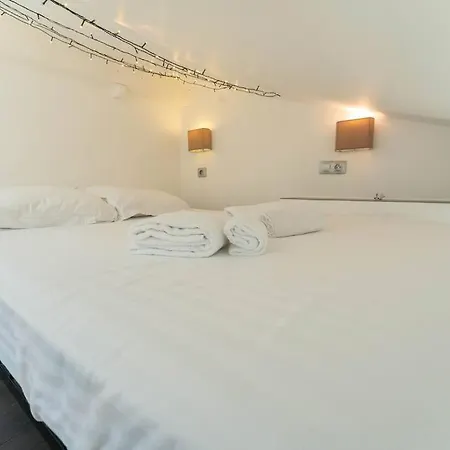 Appartement Sk Joli Studio, Le Port, Clim, Tramway, Wifi 17 Bonaparte *