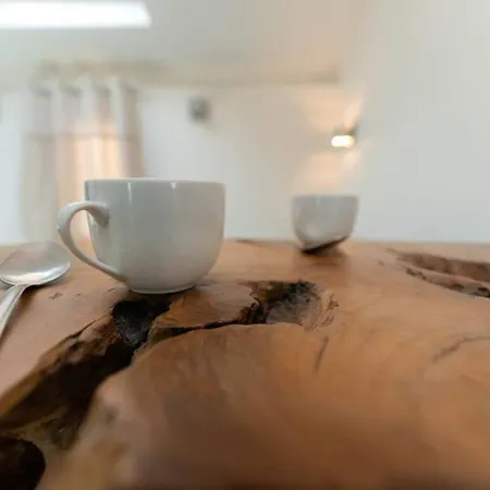 Sk Joli Studio, Le Port, Clim, Tramway, Wifi 17 Bonaparte Appartement