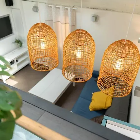 Appartement Sk Joli Studio, Le Port, Clim, Tramway, Wifi 17 Bonaparte *